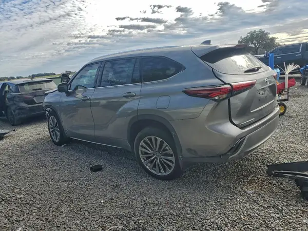 5TDKBRCH5SS647230 2025 TOYOTA HIGHLANDER - Image 2