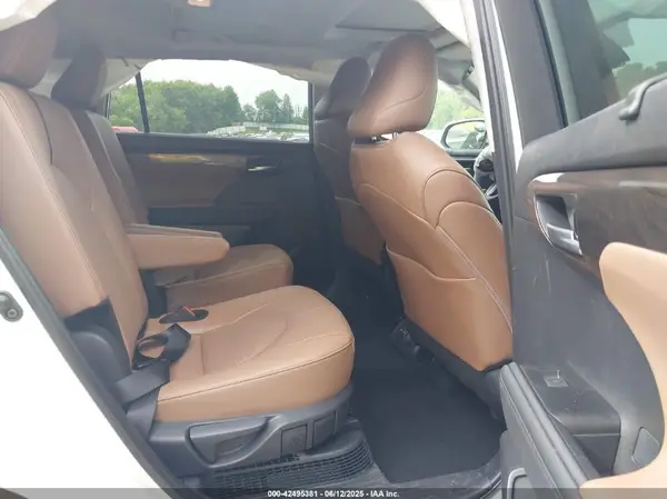 5TDKBRCH5SS660530 2025 TOYOTA HIGHLANDER - Image 8