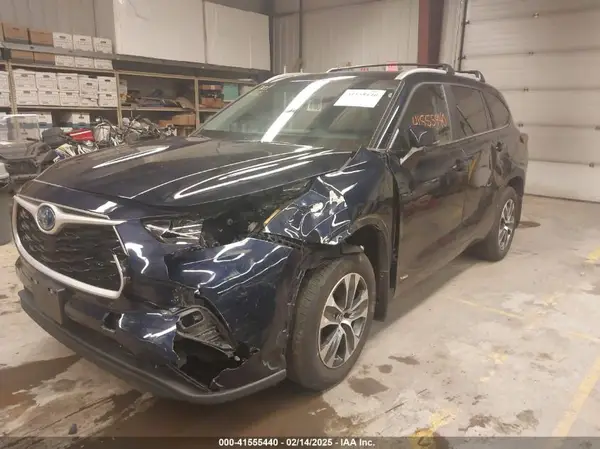 5TDKBRCH6PS118571 2023 TOYOTA HIGHLANDER - Image 2