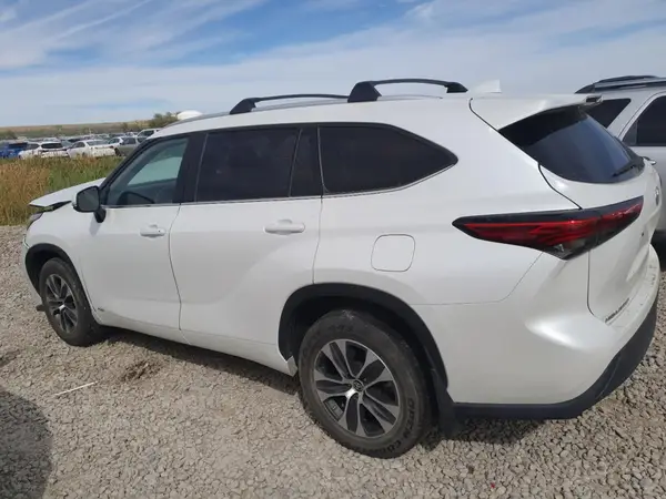 5TDKBRCH6PS121549 2023 TOYOTA HIGHLANDER - Image 2