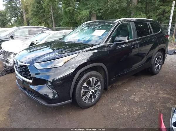 5TDKBRCH6PS124290 2023 TOYOTA HIGHLANDER - Image 2