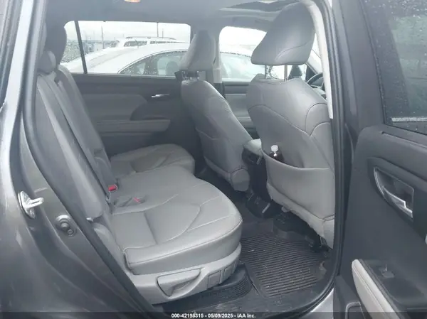 5TDKBRCH6PS564803 2023 TOYOTA HIGHLANDER - Image 8