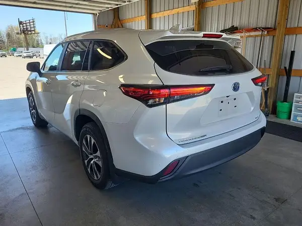 5TDKBRCH6PS566177 2023 TOYOTA HIGHLANDER - Image 2