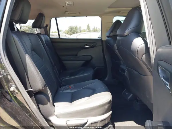 5TDKBRCH6PS574845 2023 TOYOTA HIGHLANDER - Image 8