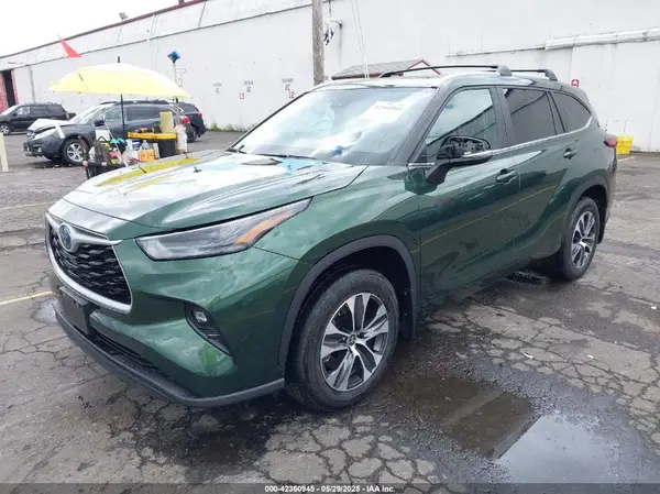 5TDKBRCH6PS584954 2023 TOYOTA HIGHLANDER - Image 2
