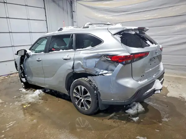 5TDKBRCH6PS601347 2023 TOYOTA HIGHLANDER - Image 2