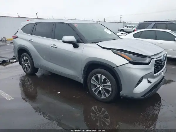 5TDKBRCH6RS604722 2024 TOYOTA HIGHLANDER - Image 1
