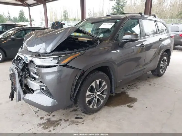 5TDKBRCH6RS605773 2024 TOYOTA HIGHLANDER - Image 2