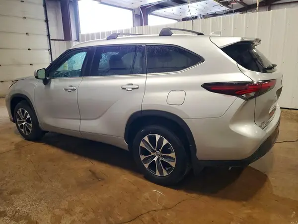 5TDKBRCH6RS607815 2024 TOYOTA HIGHLANDER - Image 2