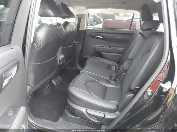 5TDKBRCH6RS640653 2024 TOYOTA HIGHLANDER - Image 8