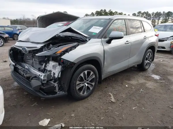 5TDKBRCH7PS119373 2023 TOYOTA HIGHLANDER - Image 2