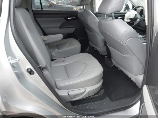 5TDKBRCH7PS119373 2023 TOYOTA HIGHLANDER - Image 8