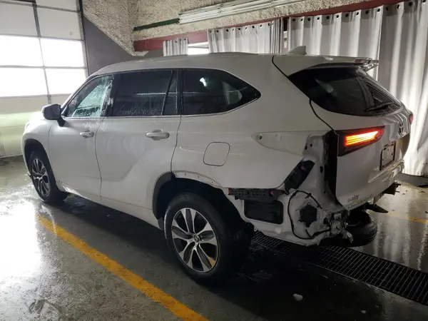 5TDKBRCH7PS122306 2023 TOYOTA HIGHLANDER - Image 2