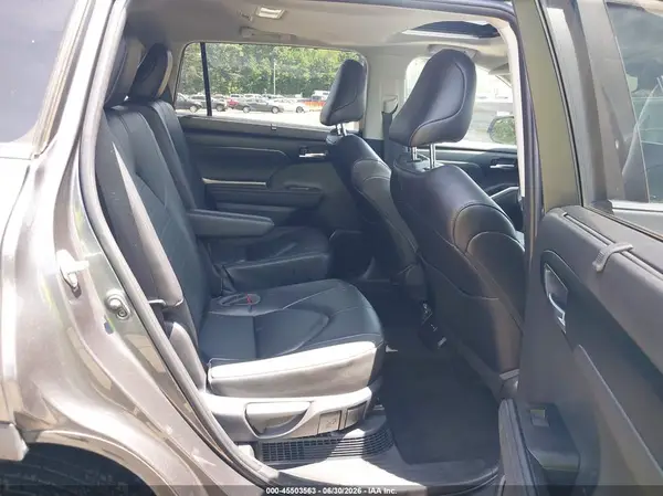5TDKBRCH7PS123861 2023 TOYOTA HIGHLANDER - Image 8