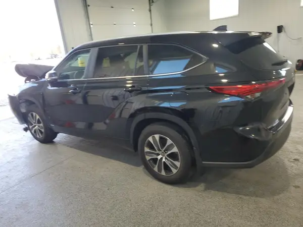 5TDKBRCH7PS127747 2023 TOYOTA HIGHLANDER - Image 2