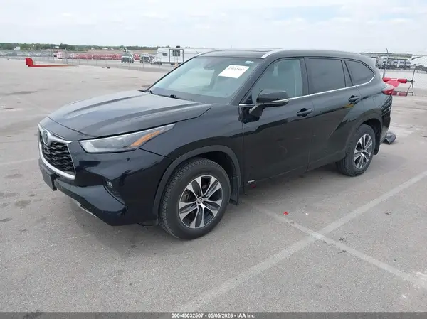 5TDKBRCH7PS131796 2023 TOYOTA HIGHLANDER - Image 2