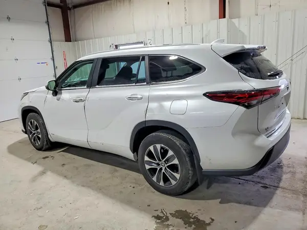 5TDKBRCH7PS132950 2023 TOYOTA HIGHLANDER - Image 2