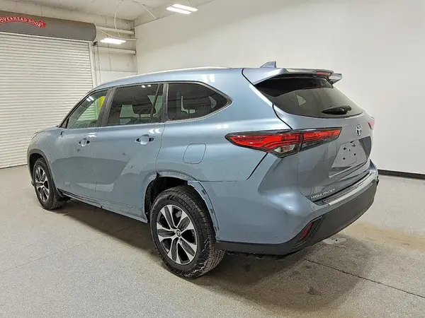 5TDKBRCH7PS135329 2023 TOYOTA HIGHLANDER - Image 2