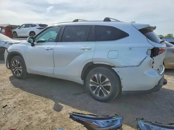 5TDKBRCH7PS136657 2023 TOYOTA HIGHLANDER - Image 2