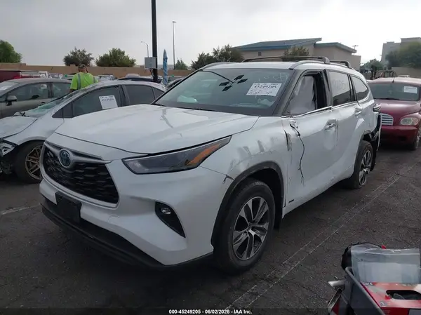 5TDKBRCH7PS564115 2023 TOYOTA HIGHLANDER - Image 2