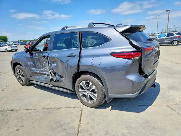 5TDKBRCH7PS591623 2023 TOYOTA HIGHLANDER - Image 2
