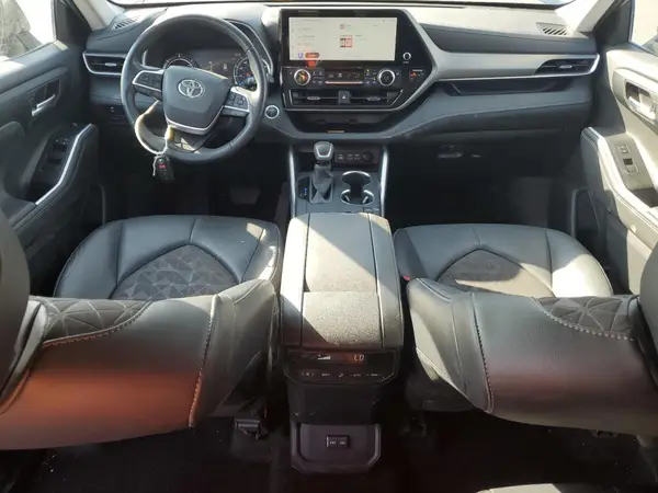 5TDKBRCH7RS604504 2024 TOYOTA HIGHLANDER - Image 8