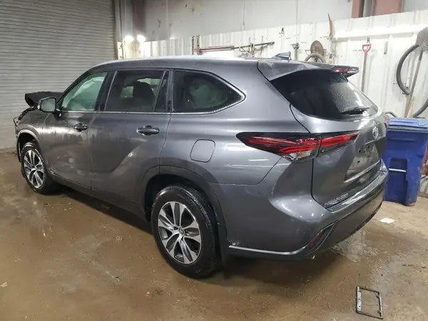 5TDKBRCH7RS608018 2024 TOYOTA HIGHLANDER - Image 2
