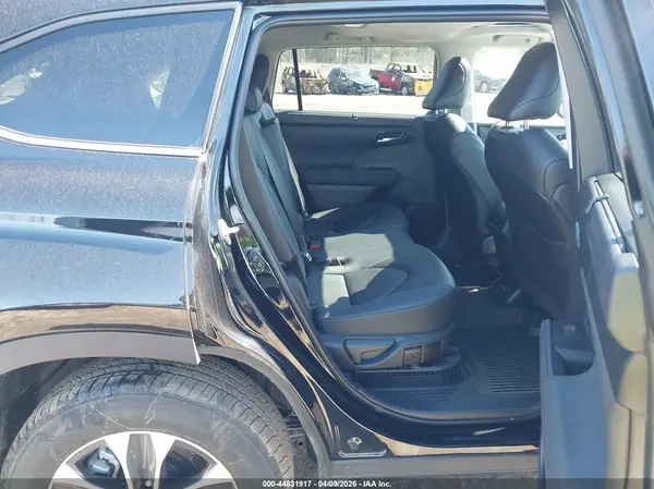 5TDKBRCH7TS709163 2026 TOYOTA HIGHLANDER - Image 8