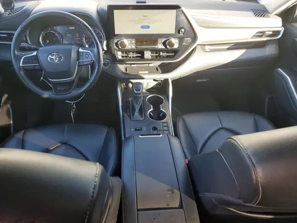 5TDKBRCH8PS121908 2023 TOYOTA HIGHLANDER - Image 8