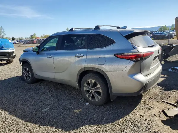 5TDKBRCH8PS133492 2023 TOYOTA HIGHLANDER - Image 2
