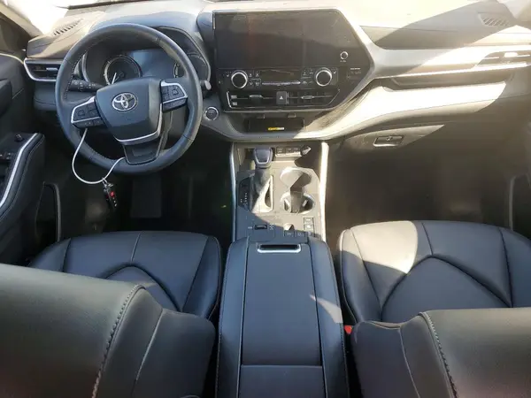 5TDKBRCH8PS133492 2023 TOYOTA HIGHLANDER - Image 8