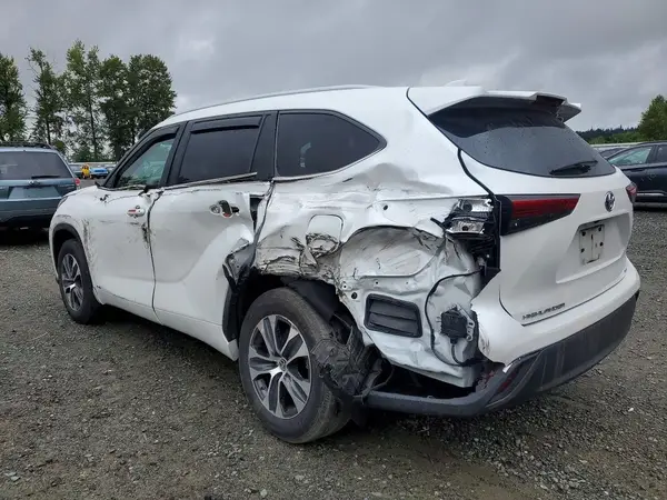 5TDKBRCH8PS570778 2023 TOYOTA HIGHLANDER - Image 2