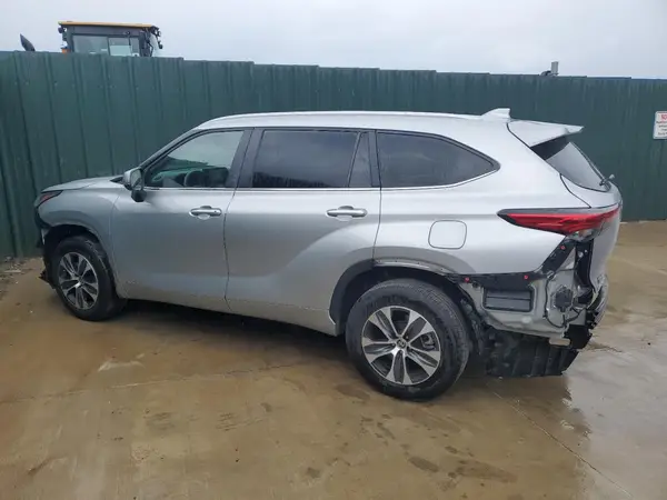 5TDKBRCH8PS576919 2023 TOYOTA HIGHLANDER - Image 2