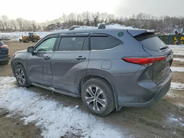 5TDKBRCH8PS582851 2023 TOYOTA HIGHLANDER - Image 2
