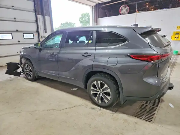 5TDKBRCH8PS583708 2023 TOYOTA HIGHLANDER - Image 2