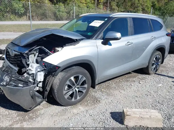 5TDKBRCH8RS603748 2024 TOYOTA HIGHLANDER - Image 2