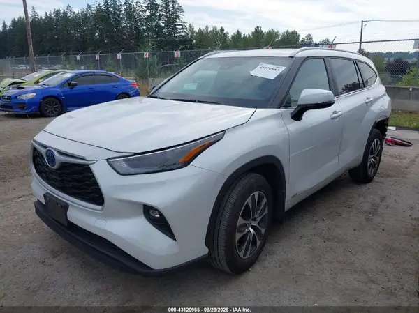5TDKBRCH8RS607038 2024 TOYOTA HIGHLANDER - Image 2