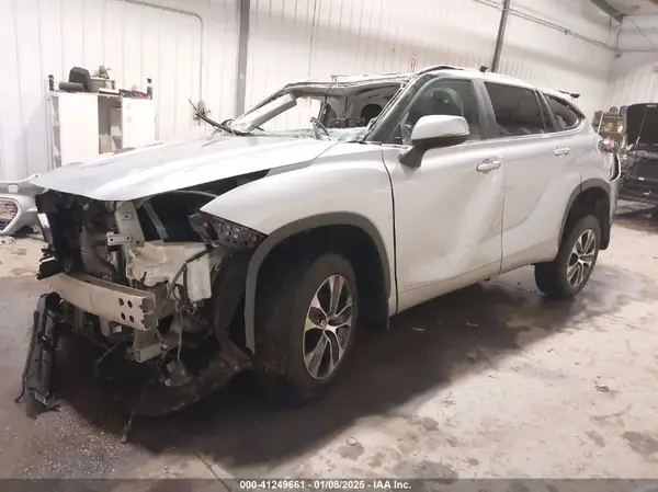 5TDKBRCH8RS607251 2024 TOYOTA HIGHLANDER - Image 2