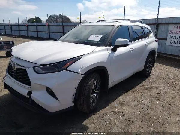5TDKBRCH8RS615267 2024 TOYOTA HIGHLANDER - Image 2