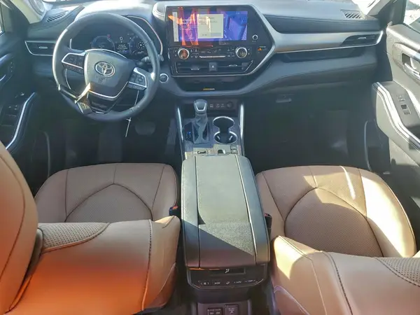 5TDKBRCH8SS648596 2025 TOYOTA HIGHLANDER - Image 8