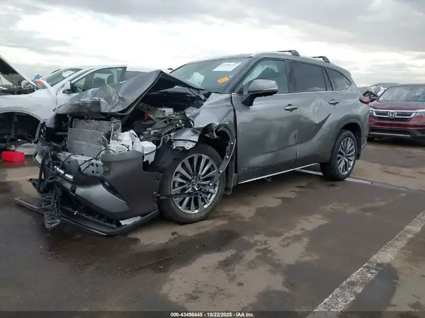 5TDKBRCH8SS656536 2025 TOYOTA HIGHLANDER - Image 2