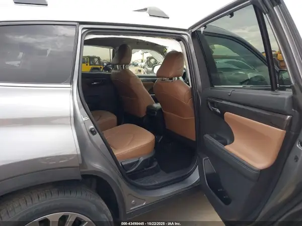 5TDKBRCH8SS656536 2025 TOYOTA HIGHLANDER - Image 8