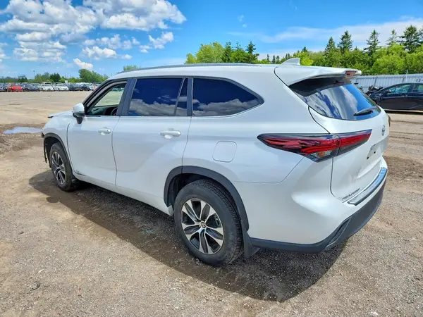 5TDKBRCH8TS696469 2026 TOYOTA HIGHLANDER - Image 2