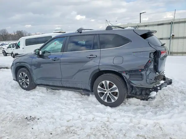 5TDKBRCH9PS111338 2023 TOYOTA HIGHLANDER - Image 2