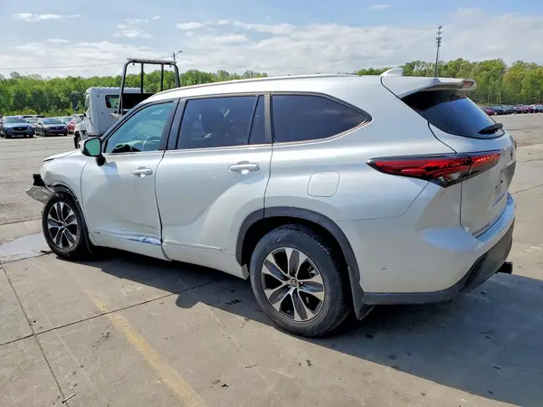 5TDKBRCH9PS125403 2023 TOYOTA HIGHLANDER - Image 2