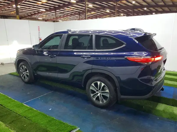 5TDKBRCH9PS126003 2023 TOYOTA HIGHLANDER - Image 2