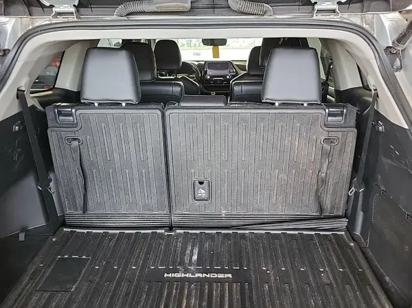 5TDKBRCH9PS566982 2023 TOYOTA HIGHLANDER - Image 2