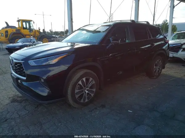 5TDKBRCH9RS625550 2024 TOYOTA HIGHLANDER - Image 2