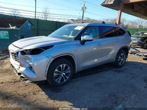 5TDKBRCH9SS653838 2025 TOYOTA HIGHLANDER - Image 2