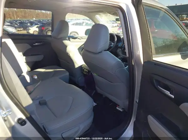 5TDKBRCH9SS653838 2025 TOYOTA HIGHLANDER - Image 8